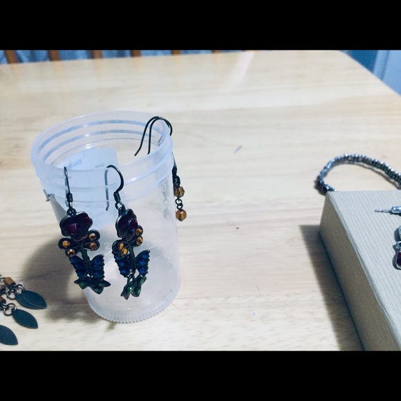 Pierced Earrings Necklace/ Bracelets - Picture 5 of 7